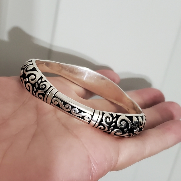 BRIGHTON Bangle Bracelet EUC with Drawstring pouch - Picture 11 of 12